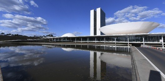 Oposição derrota governo e assume comando da CPMI do INSS