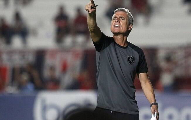 Luís Castro, do Botafogo, cita busca por ambição: 'Duvidem sempre de quem vos diz que não é possível'