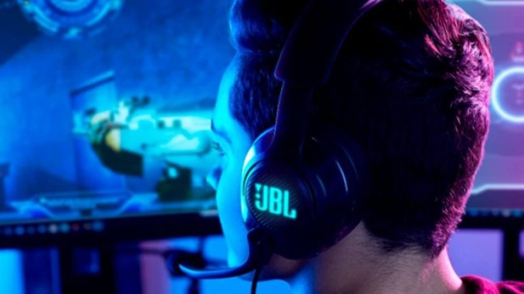 Headset JBL aparece quase 50% mais barato para gamers