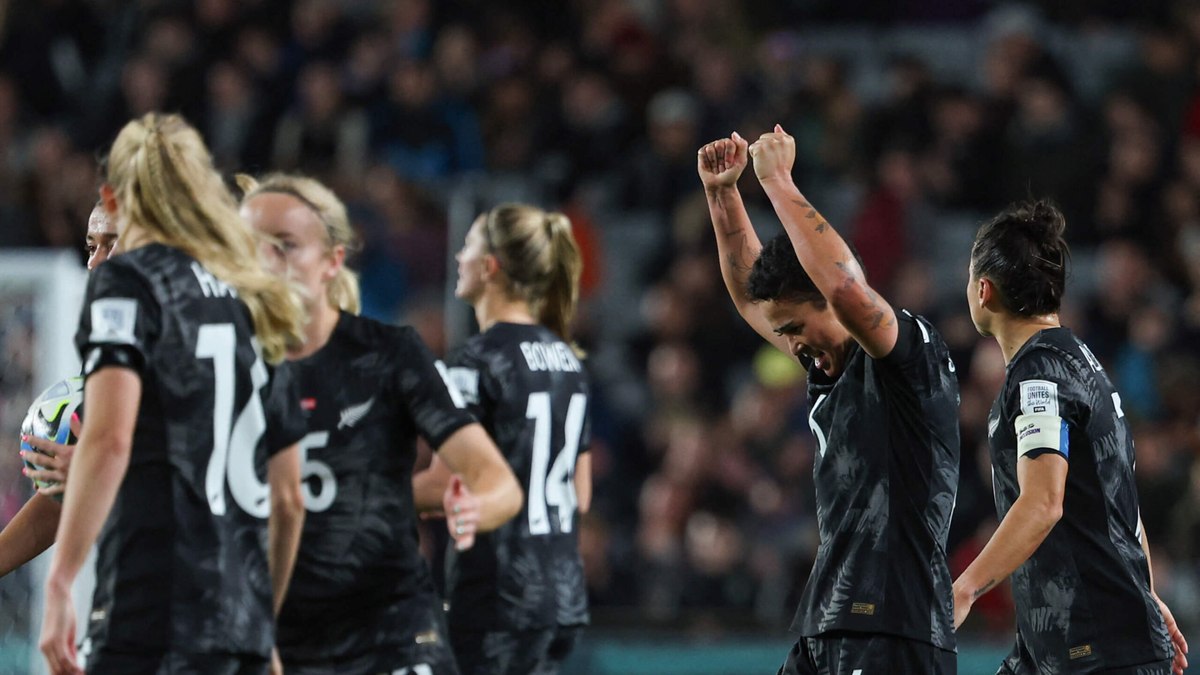 Copa do Mundo de Futebol Feminino começa com minuto de silêncio após  tiroteio na Nova Zelândia