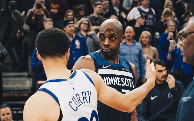 Duelo maluco entre Warriors e Timberwolves teve prorrogação e só foi definido no lance final Duelo maluco entre Warriors e Timberwolves teve prorrogação e só foi definido no lance final