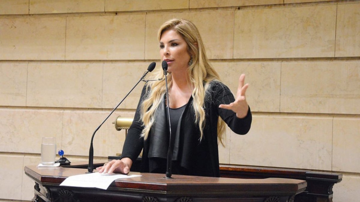 Polícia prende ex-vereadora Veronica Costa Polícia prende ex-vereadora Veronica Costa