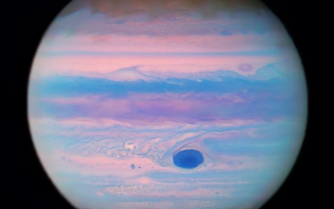 Hubble tira foto de Júpiter que mostra planeta na luz ultravioleta