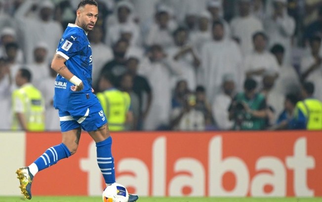 Neymar em campo pelo Al-Hilal contra o Al-Ain pela Champions da Ásia