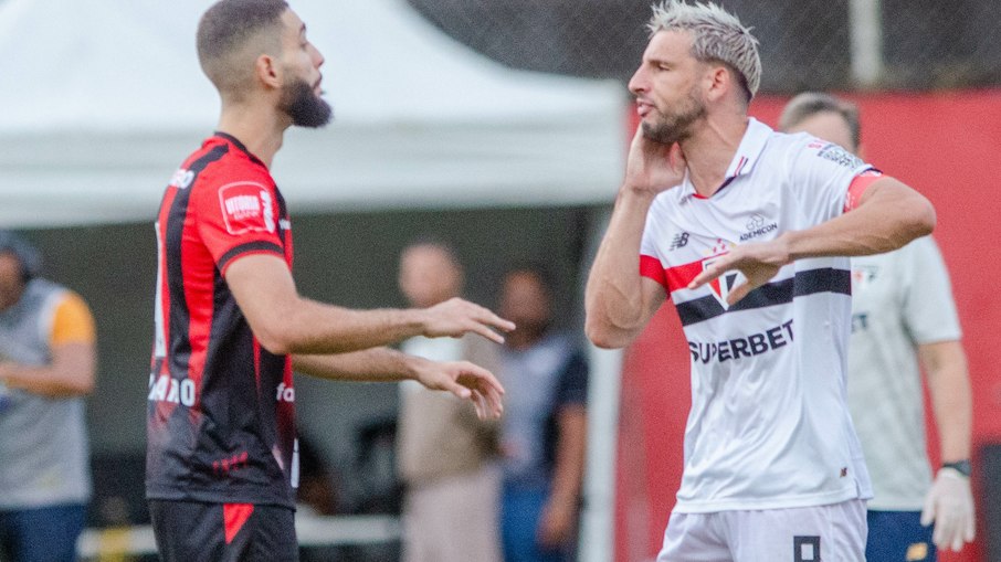 São Paulo vence o Vitória no Brasileirão