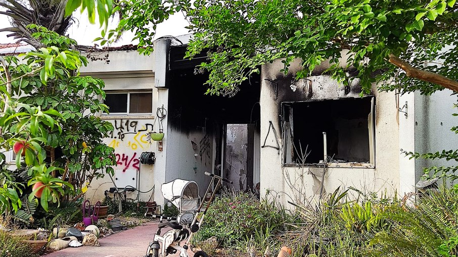 Casas destruídas nos kibbutzim do sul de Israel