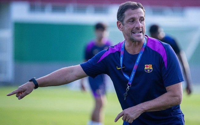 Ex-jogador do Barcelona, Juliano Belleti é treinador do time sub-20 do clube 