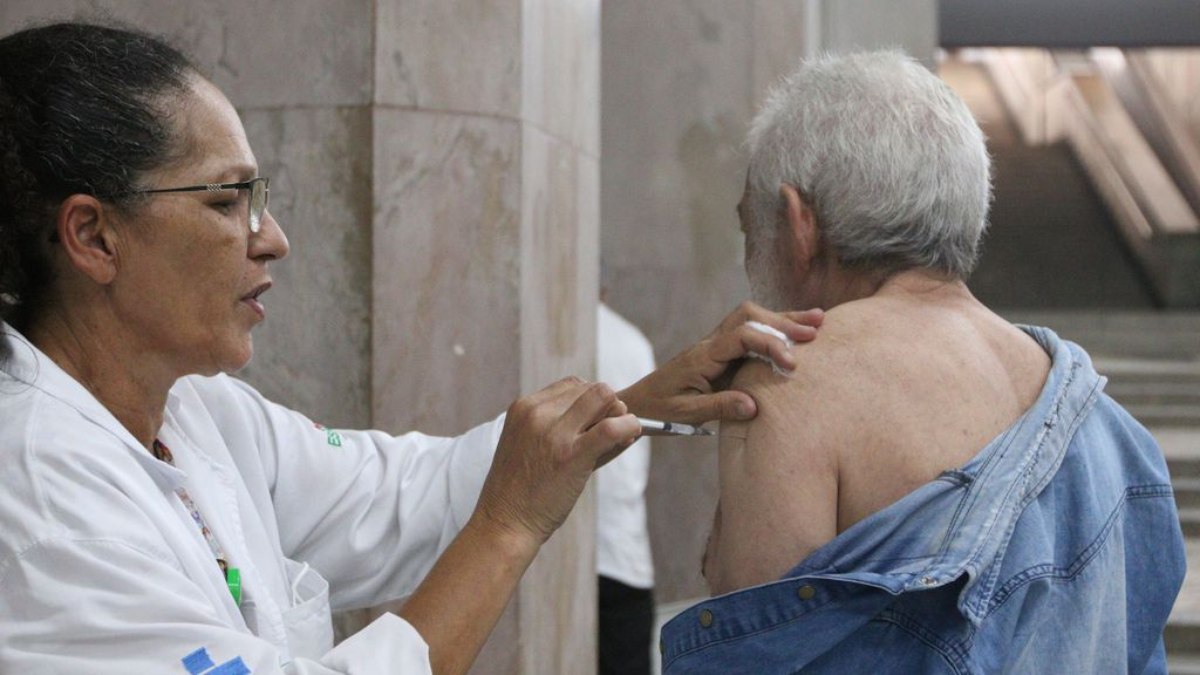 Aplicação da vacina bivalente contra a Covid-19 em São Paulo