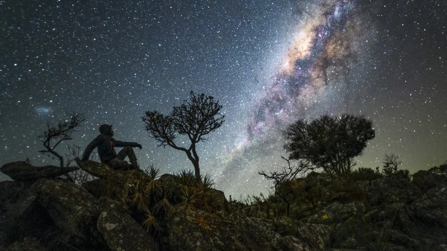 Registro do céu do Parque Nacional da Serra da Canastra, Minas Gerais, recentemente laureado no Premio Fotografia Ciência & Arte 2025