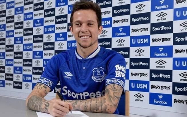 Bernard assinou um contrato de quatro anos com o Everton