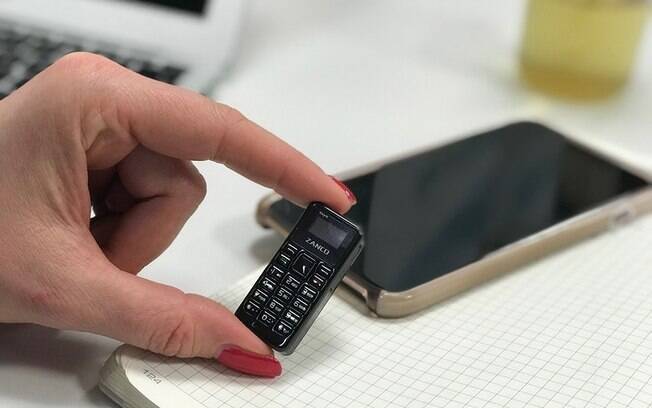Zanco Tiny T1, o menor celular do mundo, pesa apenas 13 gramas e tem tela de 0,49 polegada