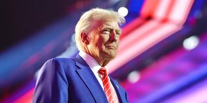 Trump celebra tarifas: "Bilhões agora fluem aos EUA"