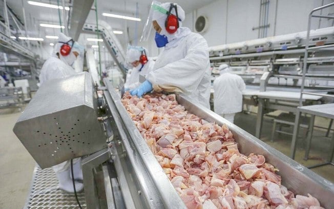 Indústria de alimentos é a que mais emprega no Brasil, diz IBGE