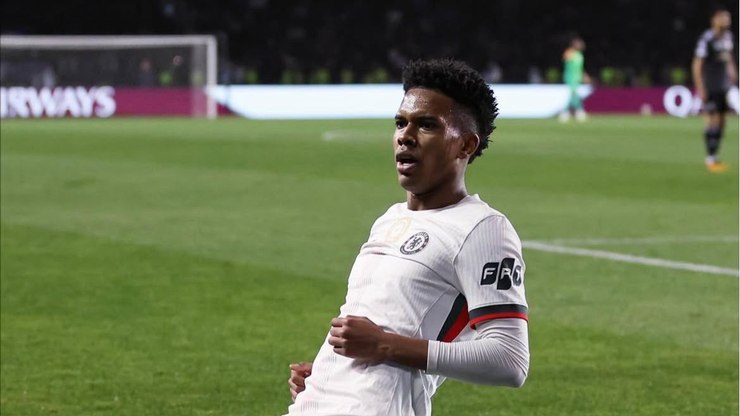 Estevão marca golaço em empate decepcionante do Chelsea