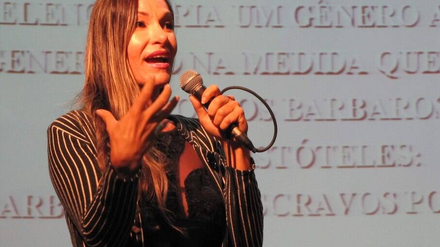 Luma Andrade foi a primeira mulher trans a se tornar professora doutora no Brasil