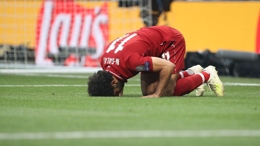 Jogadores como Mohamed Salah terão pausa para se alimentar durante jogo