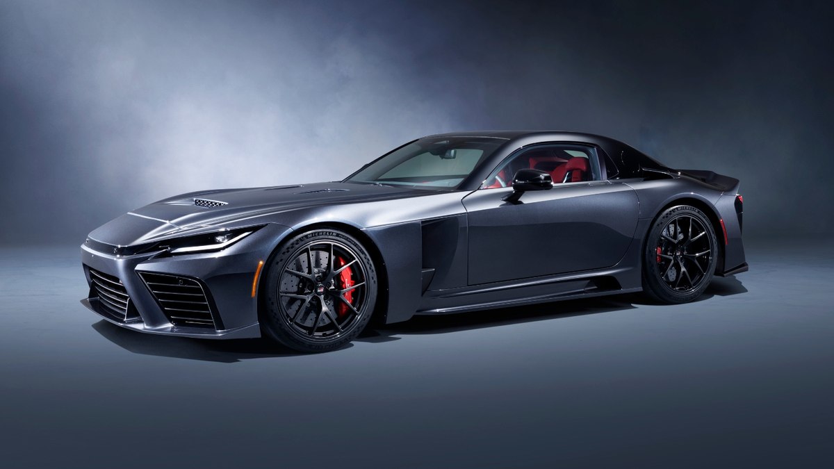 Dianteira do GR GT com entradas de ar ampliadas, rodas de liga e freios carbono-cerâmicos