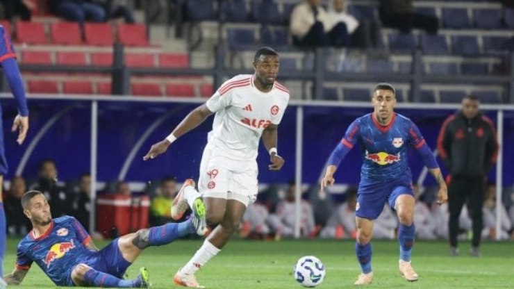 Destaque contra o Bragantino, Ricardo Mathias deve seguir como titular do Internacional