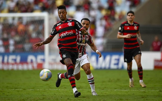 Flamengo vence o clássico diante do Fluminense e segue na liderança