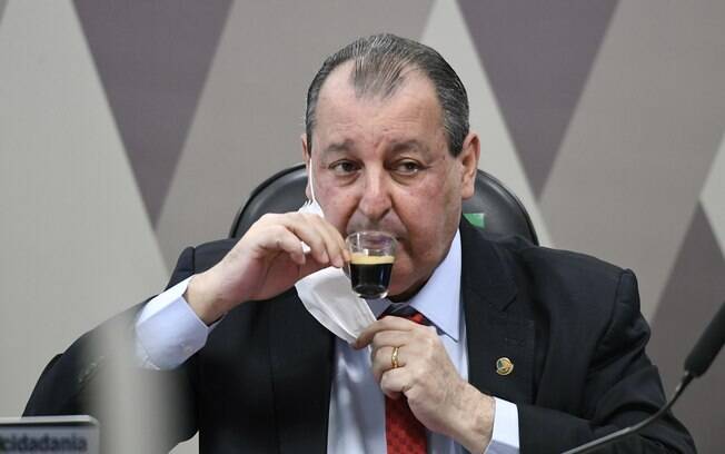 Candidato bolsonarista ao STF pede voto a presidente da CPI Candidato bolsonarista ao STF pede voto a presidente da CPI