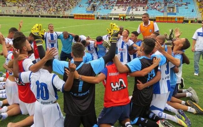 Adversário do Flamengo enfrenta crise à base de pão com mortadela e soro caseiro