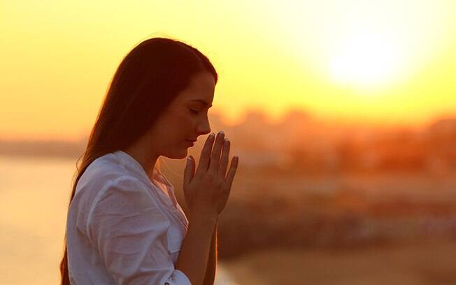 Rezas milagrosas: 4 orações para te ajudar a encontrar felicidade e paz