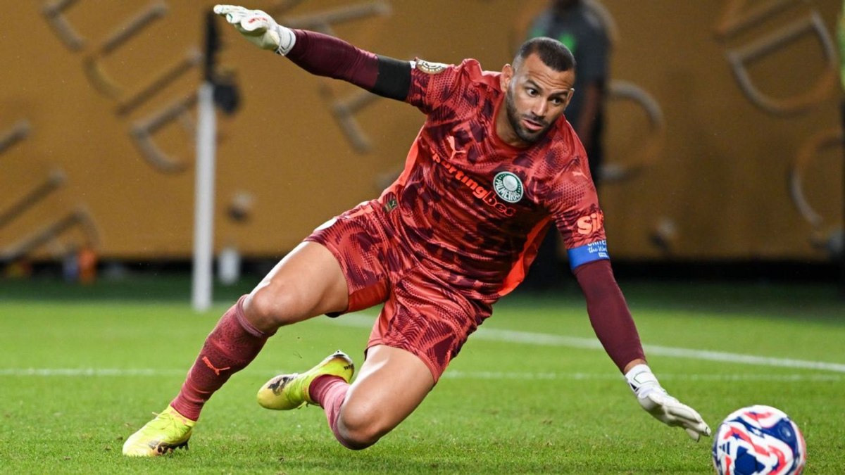 Falhou ou não? Goleiro ex-Palmeiras avalia lance de Weverton