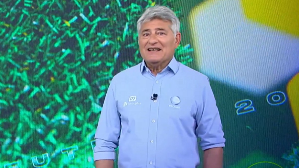 Cléber Machado vacila e erra em plena transmissão da Record