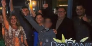 Adolescente usa uniforme nazista em formatura