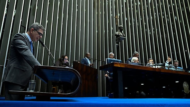 Senado aprova reajuste salarial para servidores federais
