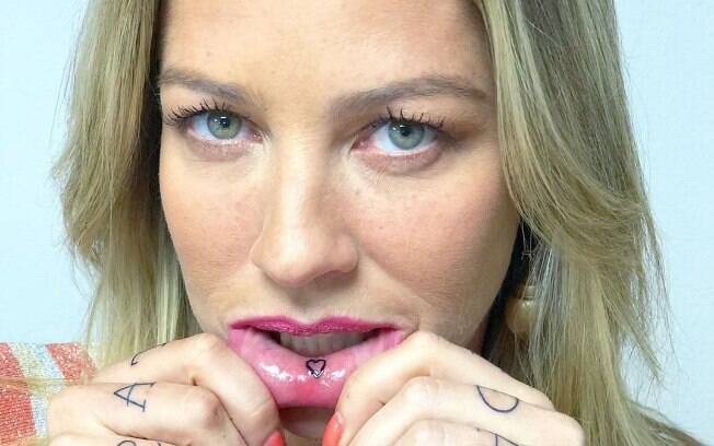 Luana ainda fez outra tatuagem: um coração dentro da boca