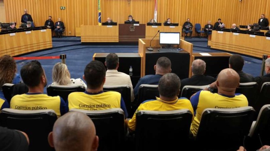 Funcionários dos Correios acompanham sessão, no TST Funcionários dos Correios acompanham sessão, no TST