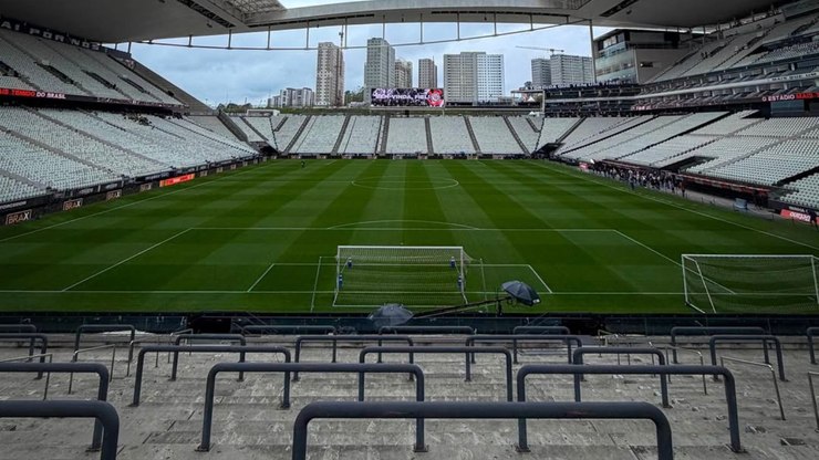 Com gols anulados, duelo entre Corinthians e Vasco segue 0 a 0