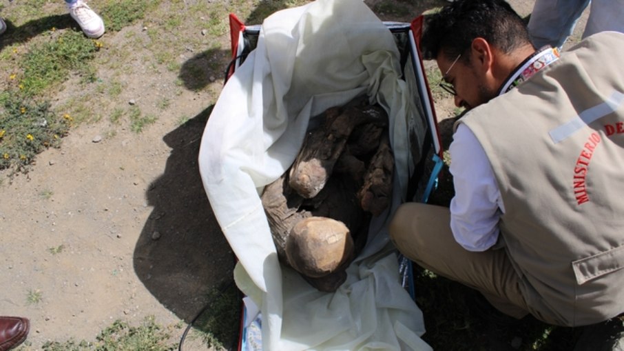 Múmia encontrada na mochila de delivery de homem no Peru