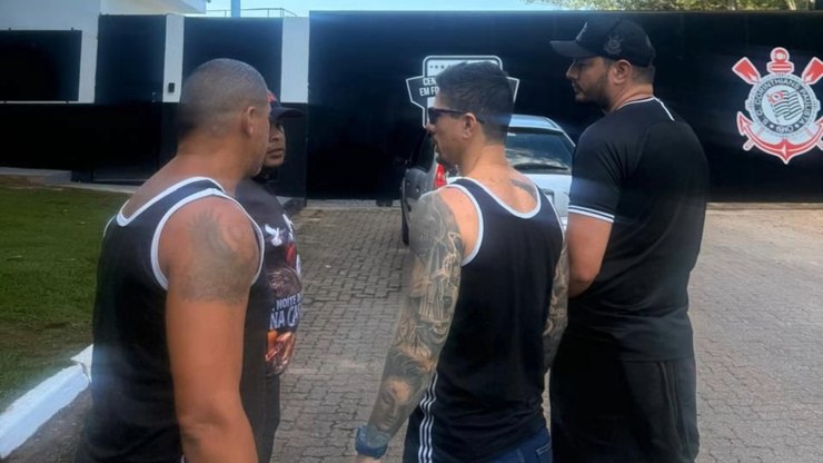 Acabou a paciência! Organizada cobra Dorival e elenco no CT