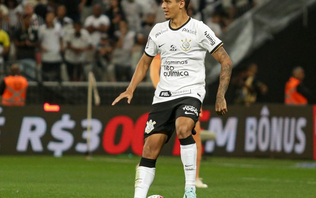 Caetano estreia pelo Corinthians após cinco empréstimos e vira opção para Lázaro
