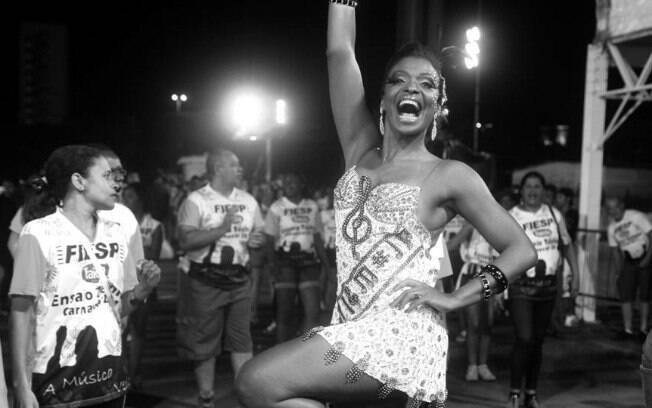Atriz da Record, Valquíria Ribeiro desfila pela Vai-Vai há anos.