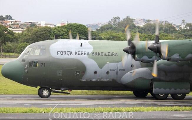 Manaus recebe cilindros de oxigênio transportados pela Força Aérea