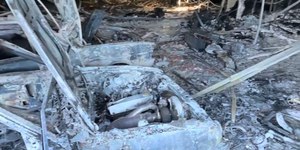 Casa dos pais de MC Gui pega fogo em SP e carros são carbonizados