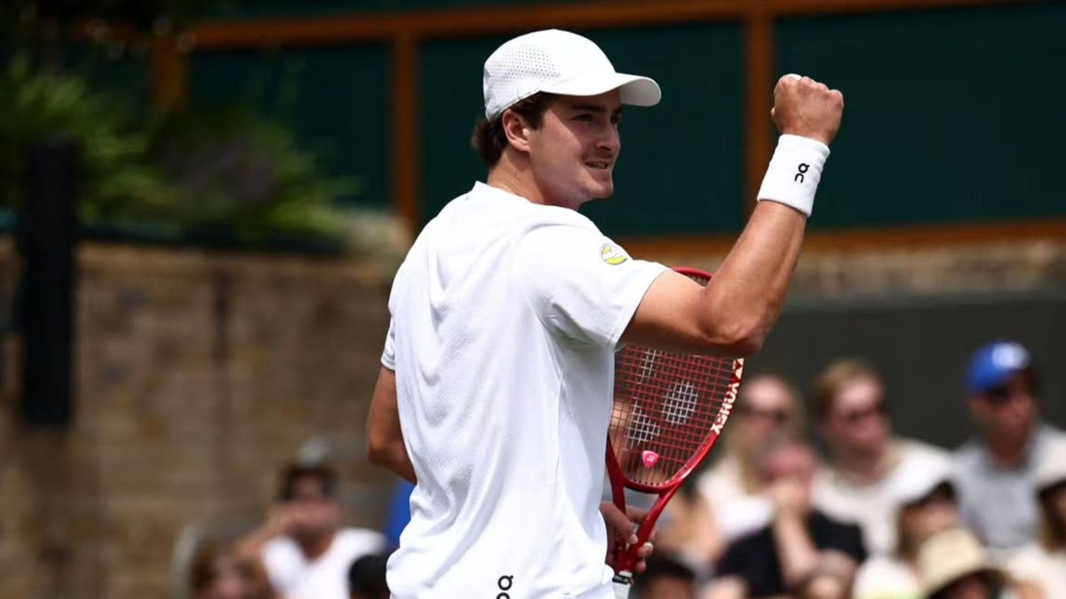 João Fonseca passou pelo espanhol Bautista Agut na primeira rodada de Wimbledon