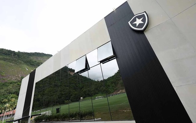 Botafogo vive cenário de troca de poder 