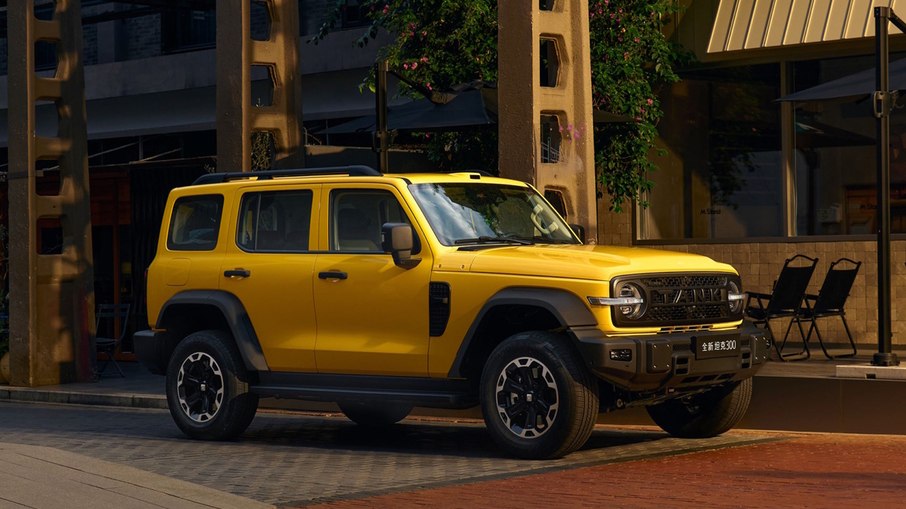 GWM Tank 300 reestilizado ganhou entre-eixos maior, novo pacote tecnológico e versões híbridas plug-in