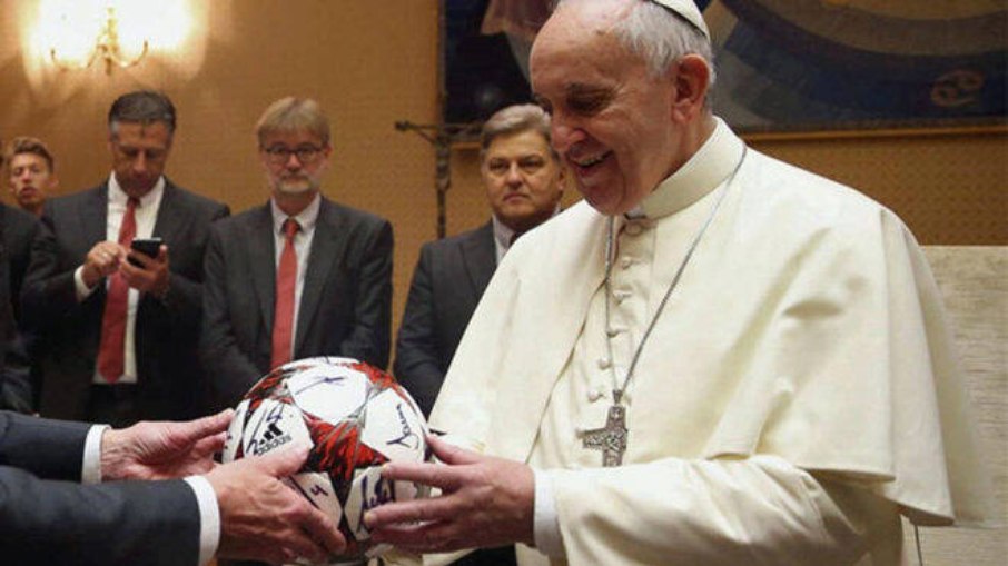 Papa Francisco escolhe Pelé como jogador favorito