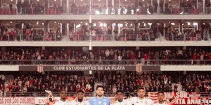 Jornal argentino se derrete por jogador do Flamengo: "Brilhante"