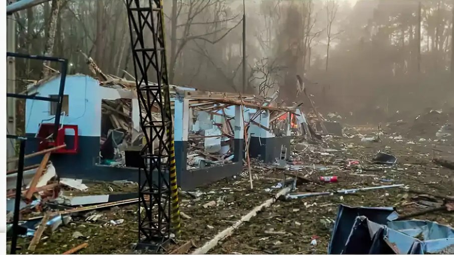 Área da fábrica destruída na explosão