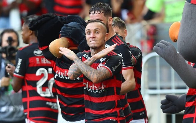 Everton Cebolinha marcou na vitória do Flamengo sobre o Fluminense por 2 a 0, no Maracanã - Foto: Gilvan de Souza / CRF