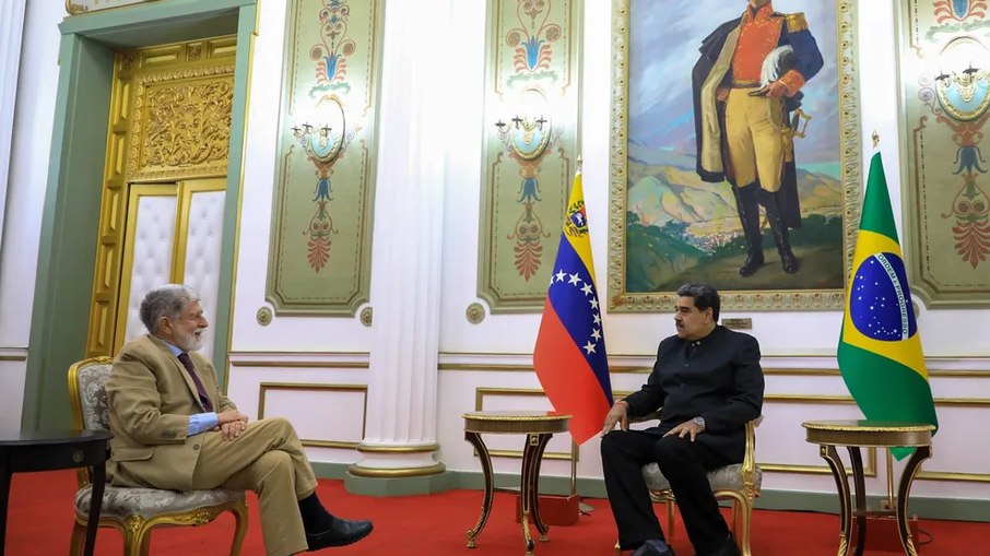 Nicolás Maduro em reuniao com Celso Amorim