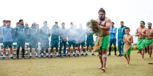 Craques do Brasil são criticados por risadas em ritual aborígene