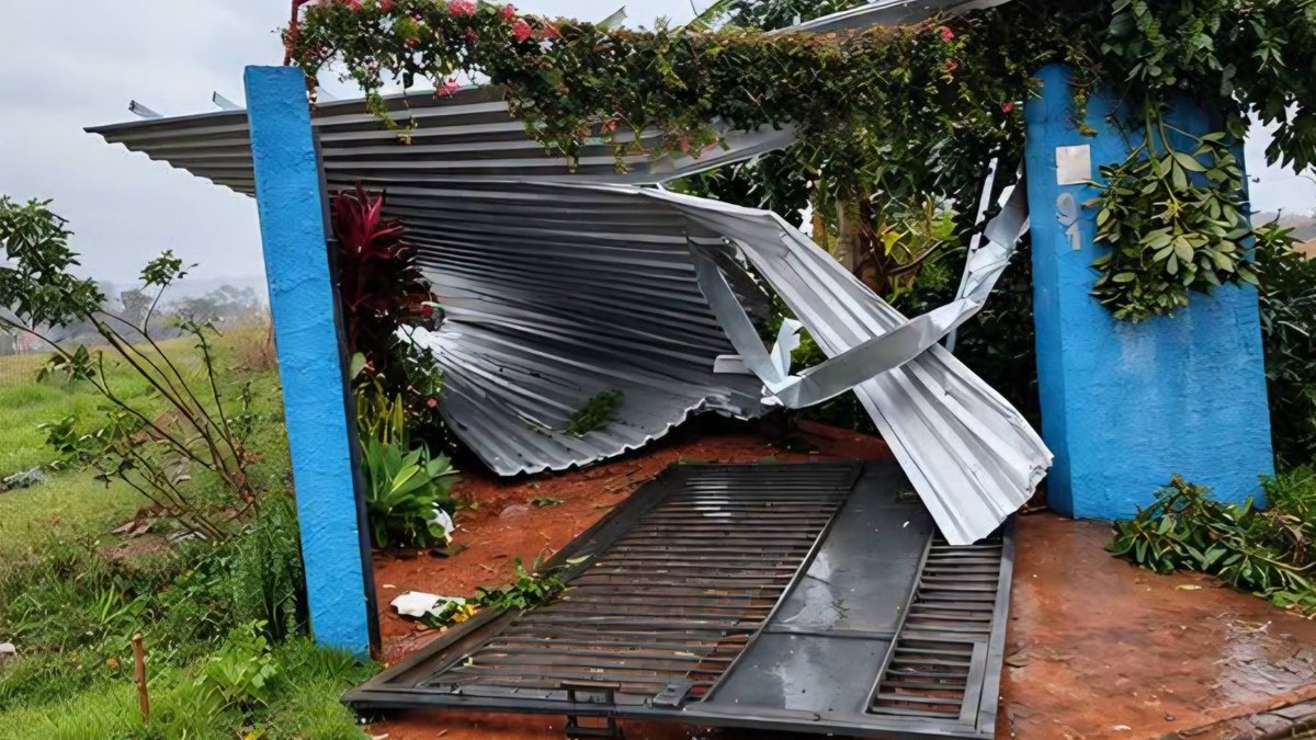 Foram várias ocorrência relacionada a chuva com rajadas de vento em todo o Estado Foram várias ocorrência relacionada a chuva com rajadas de vento em todo o Estado