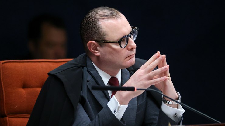 Gilmar propõe barrar policiais e militares nos gabinetes do STF